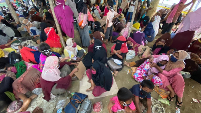 Perempuan pengungsi Rohingya yang terdampar di Lhokseumawe. Foto: Zikri M untuk acehkini