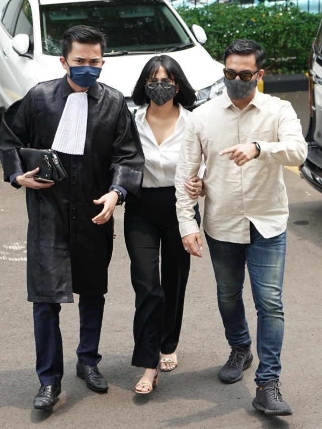 Terdakwa Vanessa Angel saat menjalani sidang beragendakan keterangan saksi di Pengadilan Negeri Jakarta Barat, Jakarta, Senin, (7/9/2020). Foto: Ronny