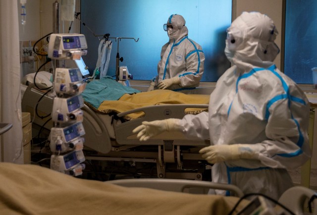 Dokter di India Kelelahan Hadapi Lonjakan Virus Corona. Foto: Reuters/Danish Siddiqui
