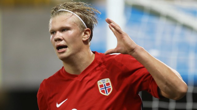 Selebrasi pemian timnas Norwegia Erling Braut Haaland usai mencetak gol ke gawang timnas Irlandia Utara pada pertandingan UEFA Nations League di Windsor Park, Belfast, Irlandia Utara. Foto: Lorraine O 'Sullivan/REUTERS
