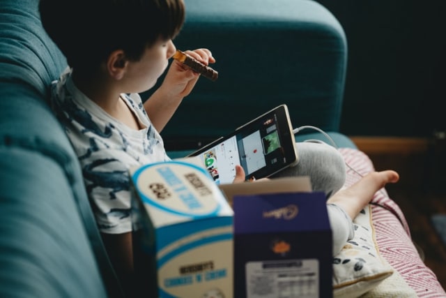 Ilustrasi Nonton Film Gratis. Sumber: Foto Annie Spratt - Unsplash.com