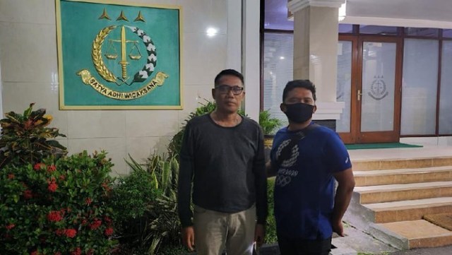 Penangkapan terhadap terpidana kasus kredit fiktif di Bank BPD Sulselbar, Rusmadi Chandra (kiri). Foto: Dok. Kejagung