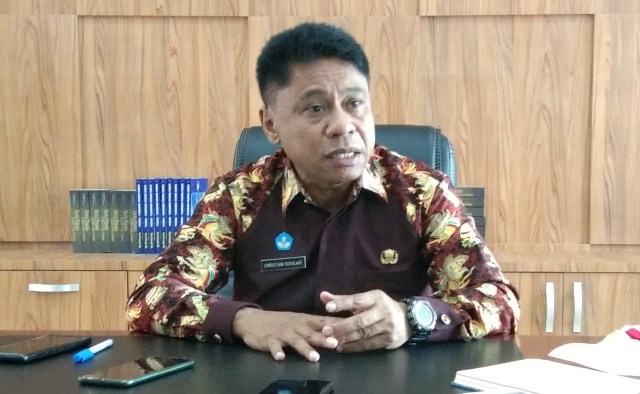 Kepala Dinas Pendidikan, Perpustakaan dan Arsip Daerah Provinsi Papua Christian Sohilait. (Bumipapua.com/Qadri Pratiwi)