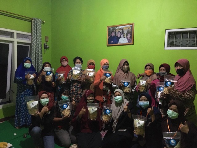 Mahasiswa PMM UMM Ds. Bayem Melakukan Pengembangan Produk Jenis Olahan Kerupuk