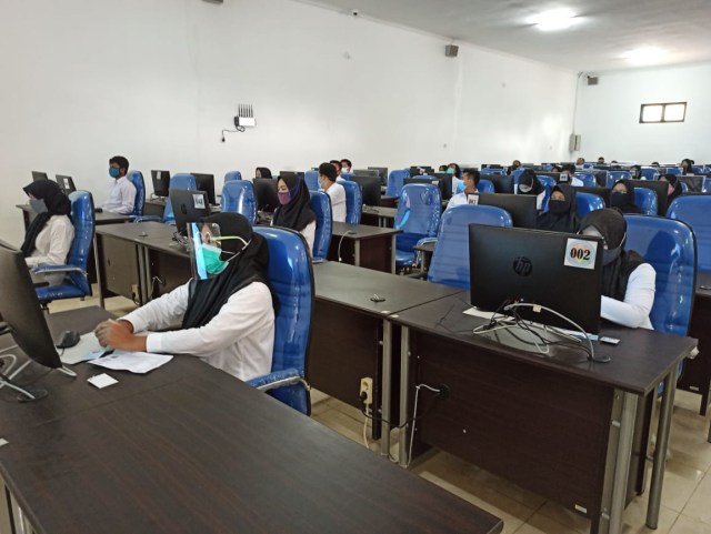 Suasana pelaksanaan tes SKB oleh Pemkab Basel pada rekrutmen CPNS 2019.