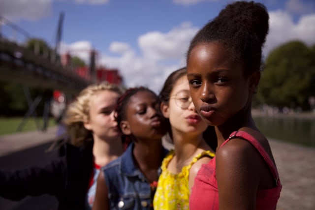 Adegan dalam film Cuties. Foto: IMDb