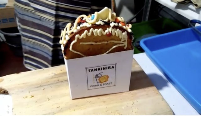 Roti bakar kekinian Tankinira di foodcourt Langenastran. Foto: Gabryella Triwati Sianturi/Tugu Jogja