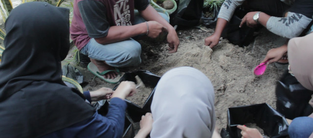 PMM UMM 71 Gel 6 Lakukan Budidaya Toga bersama dengan warga RT 15 Gunung Empat, Balikpapan