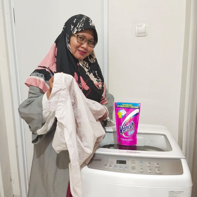 Tips Menghilangkan Noda pada Baju Putih Anak