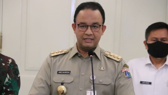 Gubernur DKI Jakarta Anies Baswedan saat memberikan keterangan pers PSBB di Balai Kota, Jakarta, Minggu (13/9). Foto: Pemprov DKI Jakarta