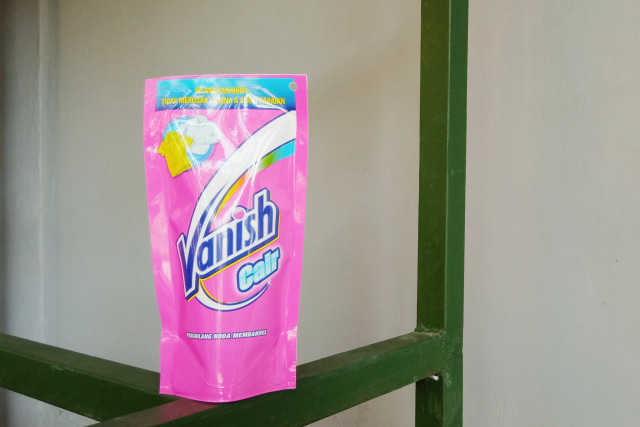 Pengalaman Menghilangkan Noda Pada Pakaian dengan Vanish Cair