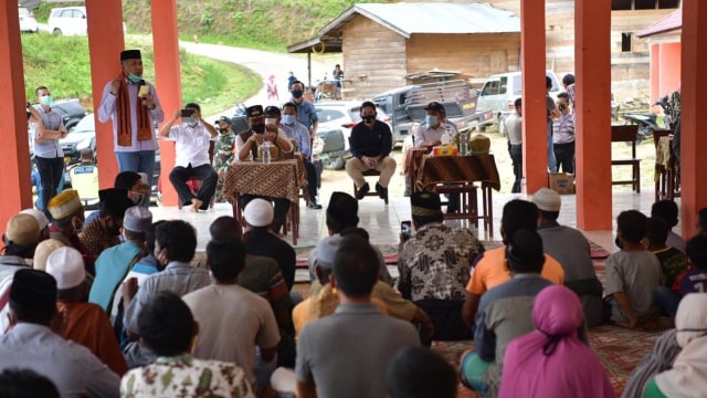 Pertemuan Plt Gubernur Aceh dengan masyarakat Gayo Lues, Aceh. Foto: Humas Aceh