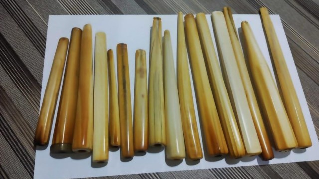 Barang bukti yang diamankan Gakkum KLHK dari pelaku penjual cula badak dan gading gajah yang dijual secara online. Foto: KLHK