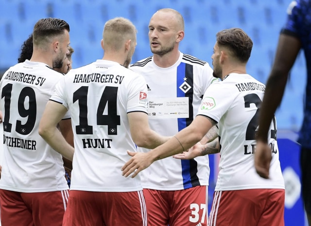 Bek Hamburg SV, Toni Leistner, bersama rekan-rekannya. Foto: Twitter @ToniLeistner