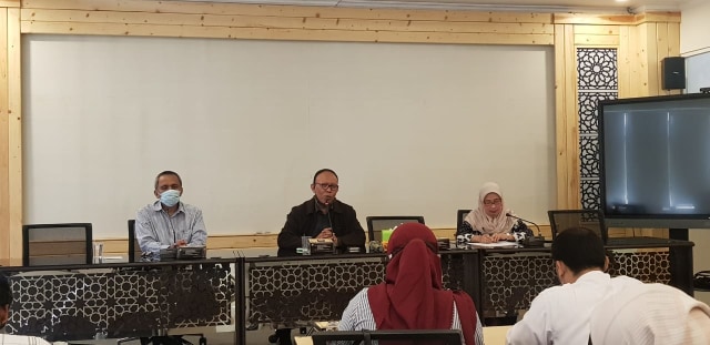 Sekretaris Pengurus Yayasan Unisma Mustangin saat konferensi pers.