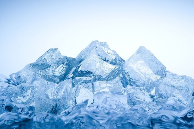 Proses perubahan wujud benda membeku. Foto: iStock