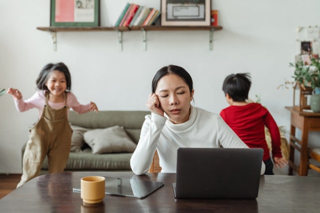 Ilustrasi stres pada ibu. Foto: Pexels