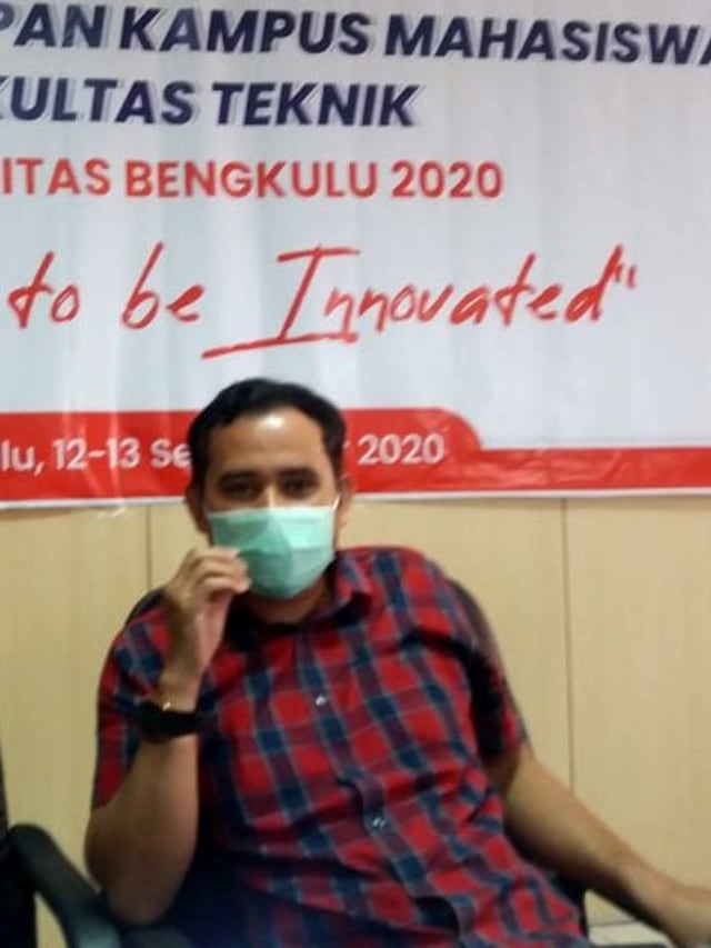 Dekan FT Universitas Bengkulu, Faisal Hadi, memberikan klarifikasi soal viral ospek online. Foto: Dok. Istimewa