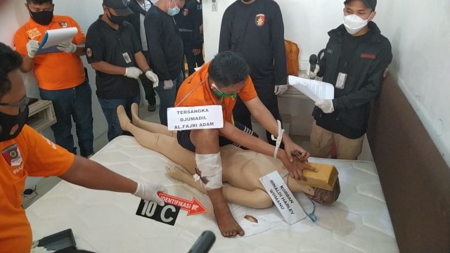 Proses rekonstruksi pembunuhan dan mutilasi Rinaldi. Foto: Dok. Istimewa