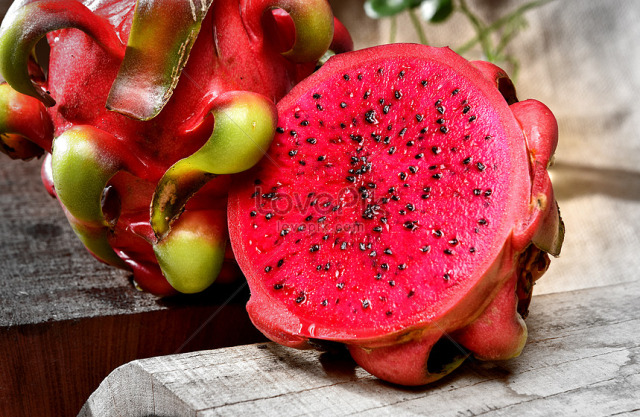 Buah Naga. Sumber: Lovepik.com