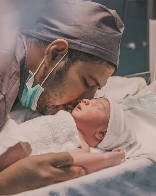 Ammar Zoni dan bayinya. Foto: Bukaan Moment via Instagram/@ammarzoni