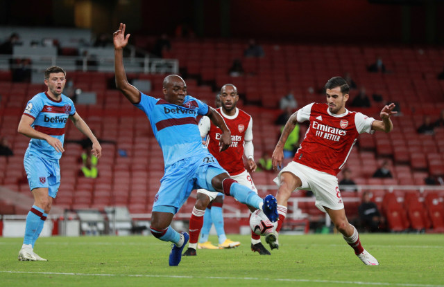 Pemain Arsenal, Dani Ceballos (kanan) saat pertandingan melawan West Ham United. Foto: Will Oliver/Reuters