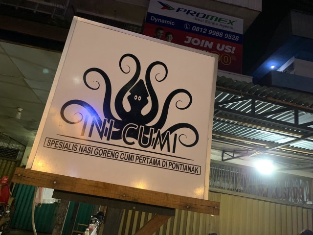 Nasi goreng cumi membuka gerai di Jalan H Abbas, Pontinak. Foto: Teri/Hi!Pontianak