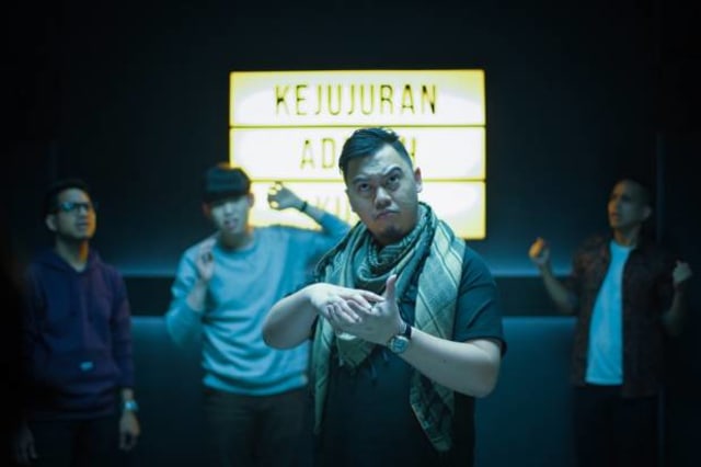 "Kejujuran Adalah Kunci" menjadi tema besar film garapan Chandra Liow ini | Rapi Films/Netflix