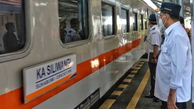 PT KAI membuka kembali jalur kereta api Ciranjang, Cianjur ke Cipatat, Kabupaten Bandung Barat. Foto: Instagram/@keretaapikita