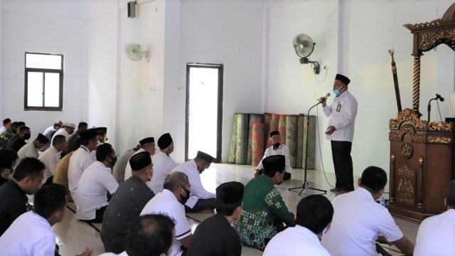 Kanwil Kemenag Sulbar doa bersama untuk kesembuhan Menteri Agama Fachrul Razi yang dinyatakan positif COVID-19. Foto: Dok. Kemenag Sulbar