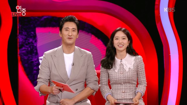 Kekasih Jun Hyun Moo, Lee Hye Sung bersama dengan rekannya. Dok: Kumparan