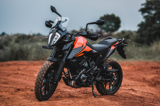 Tampilan depan KTM 390 Adventure. Foto: Bangkit Jaya Putra/kumparan