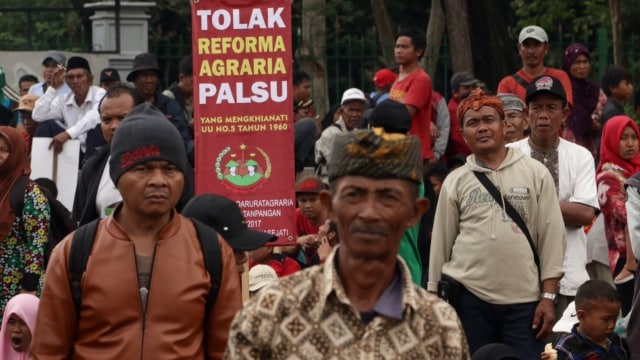 Massa KNPA melakukan aksi di depan Istana Negara (Foto: Fanny Kusumawardhani/kumparan)