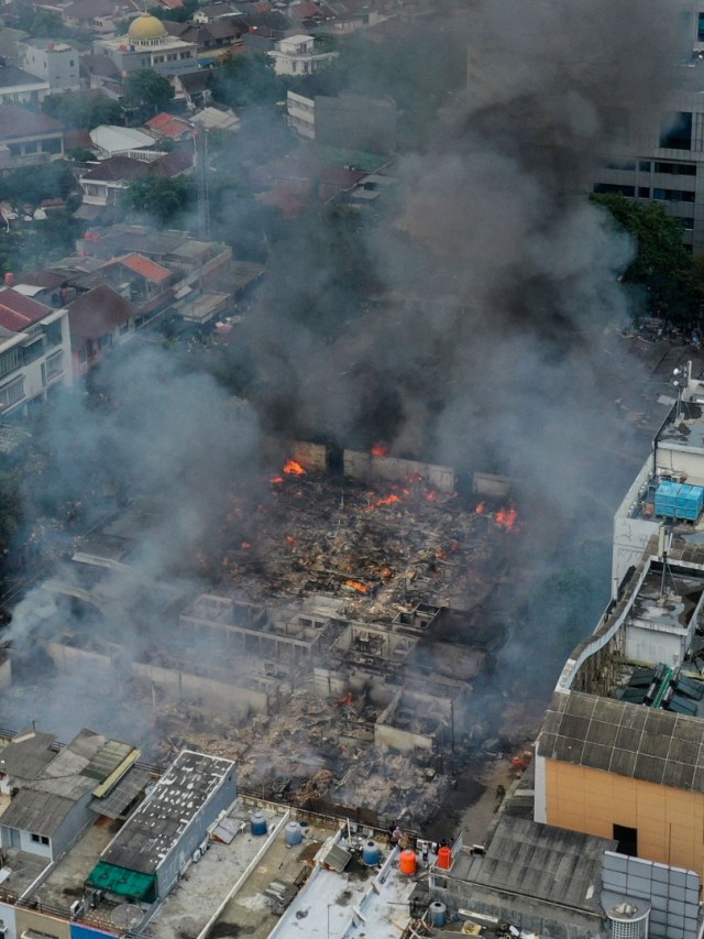 Foto aerial kebakaran Pasar Cempaka Putih di Jakarta Pusat, Kamis (24/9/2020). Foto: Sigid Kurniawan/Antara Foto