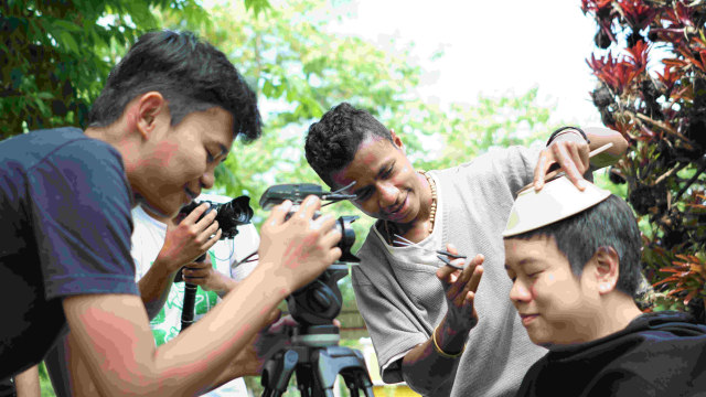 Selama melakukan karantina mandiri di asramanya, siswa-siswi SMA SPI Batu Malang, memproduksi web-series untuk membangkitkan daya juang masyarakat.