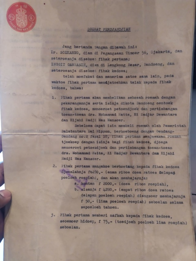 Dokumen Surat Nikah dan Cerai Inggit Garnasih dan Presiden Soekarno. Foto: Rachmadi Rasyad/kumparan
