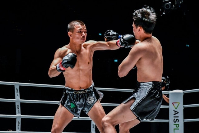 Aksi Capitan Petchyindee Academy saat mencetak rekor kemenangan tercepat di ONE Championship (ONE Championship)