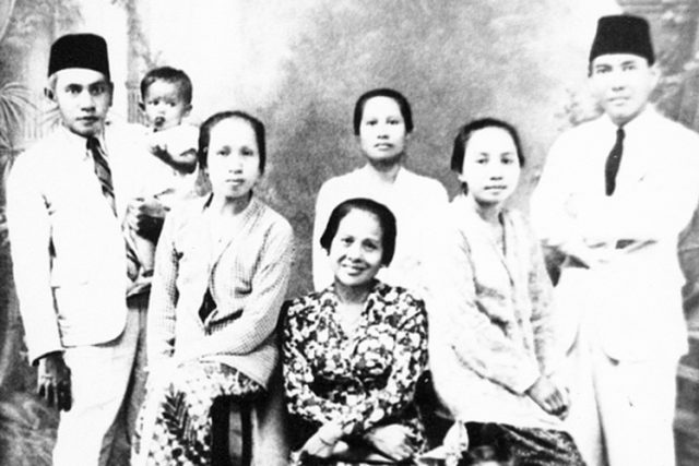 Inggit Garnasih, Perempuan Kuat Di Balik Perjuangan Soekarno