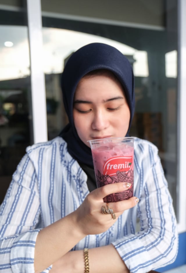 FREMILT, sebuah minuman kekinian yang hadir sejak 2015 silam telah berhasil menyedot perhatian penikmat kuliner khususnya para pecinta minuman segar, manis, dan unik