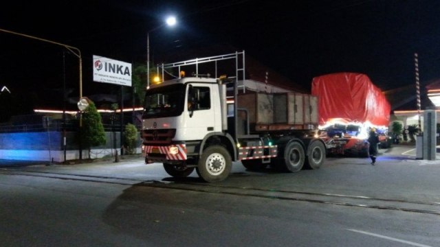 PT INKA (Persero) mengirim kereta "batch" terakhir atau "batch-9" sebanyak 20 kereta ke Bangladesh dari total 250 kereta di Kota Madiun, Jatim, Kamis (24/9/2020) malam. Foto: HO-Humas PT INKA/Antara