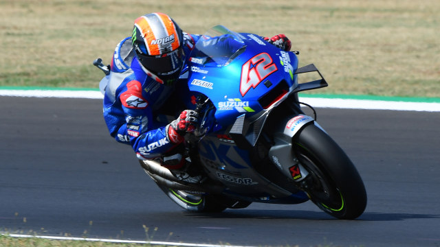 Momen Alex Rins di MotoGP Catalunya. Foto: Jennifer Lorenzini/Reuters