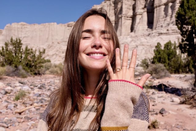 Lily Collins dilamar dengan cincin tunangan unik. Foto: dok. Instagram @lilyjcollins