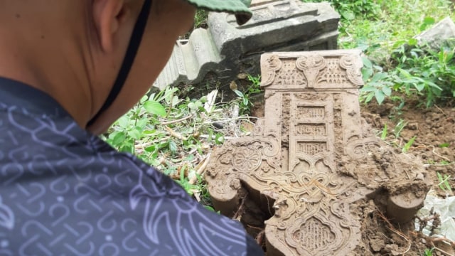 Nisan kuno peninggalan sejarah Kesultanan Aceh Darussalam. Dok. Mizuar/Mapesa