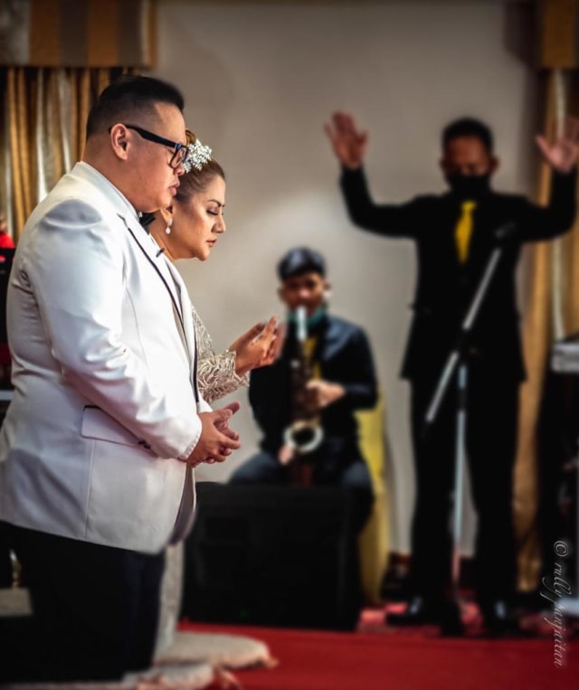 Momen pernikahan Reza Bukan dan Serevina. Foto: Dok. Serevina
