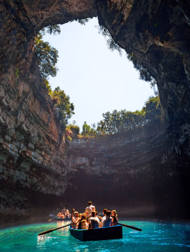 Danau Melissani, Yunani  Foto: Shutter stock