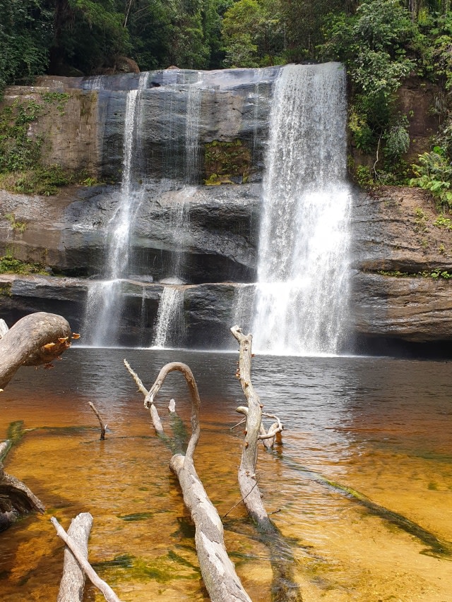 Ilustrasi air terjun (Foto: Kumparan)