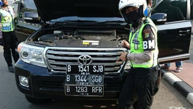 Ilustrasi mobil dengan pelant nomor polisi RF. Foto: Istimewa