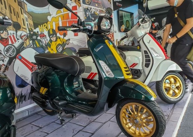 Bocoran varian Vespa Racing Sixties yang akan segera meluncur di Indonesia. Foto: Istimewa