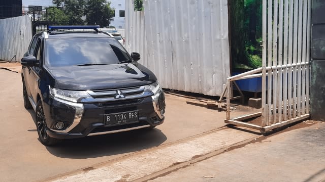 Satu mobil dinas menteri meninggalkan RSPAD, MInggu (15/3). Foto: Andreas Ricky Febrian/kumparan