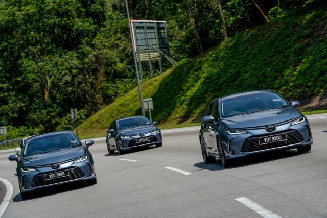 Ilustrasi belajar mobil manual di Tanjakan. Foto: Toyota